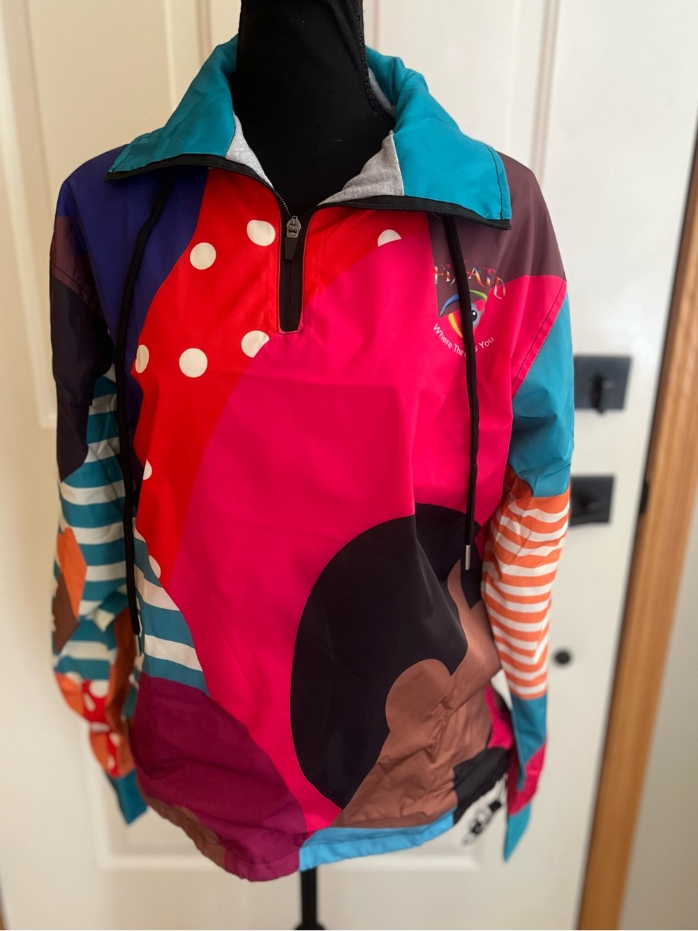 Women’s Fix-A-Ted colorblock eclectic retro quarter zip pull over jacket.Medium